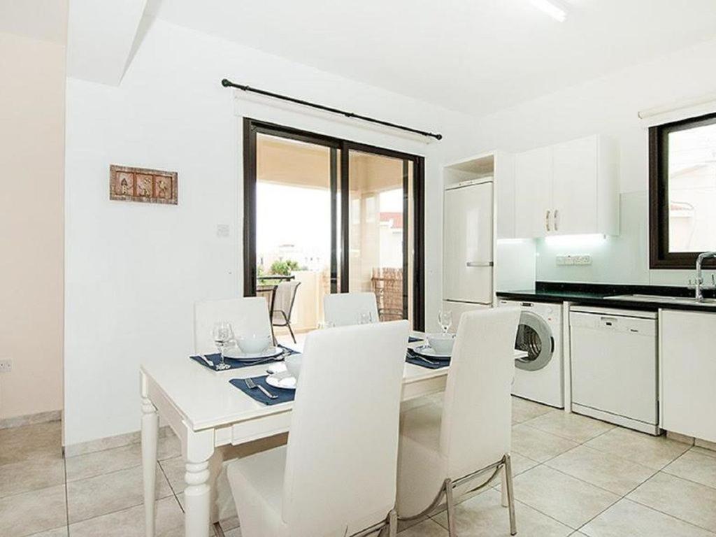 Beautiful 2-Bedroom Apartment - Great Location Πάφος Εξωτερικό φωτογραφία